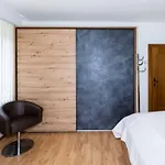Schoenes Mit Garten بيت للعطل Pörtschach am Wörthersee