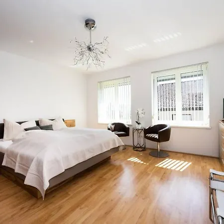 Ferienhaus Schönes Mit Garten