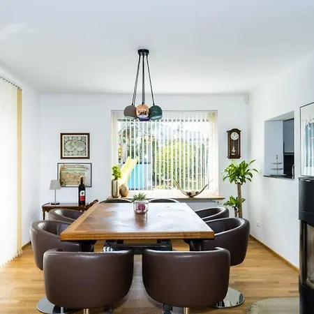 בית נופש Schoenes Mit Garten *