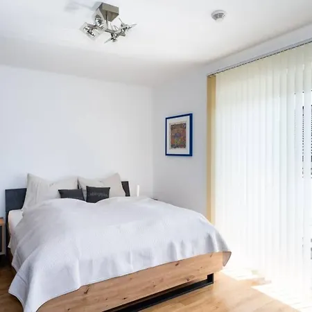 Schönes Mit Garten Ferienhaus Pörtschach am Wörthersee