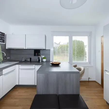 בית נופש Schoenes Mit Garten Pörtschach am Wörthersee