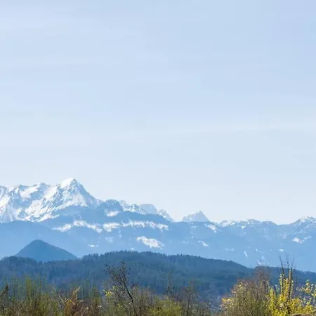 Schoenes Mit Garten Portschach am Woerthersee