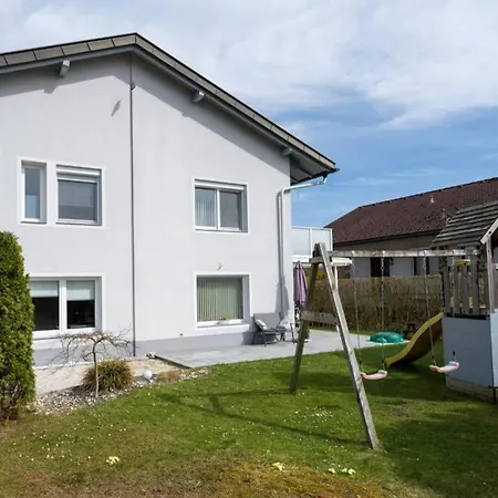 Prázdninový dům Schoenes Mit Garten *