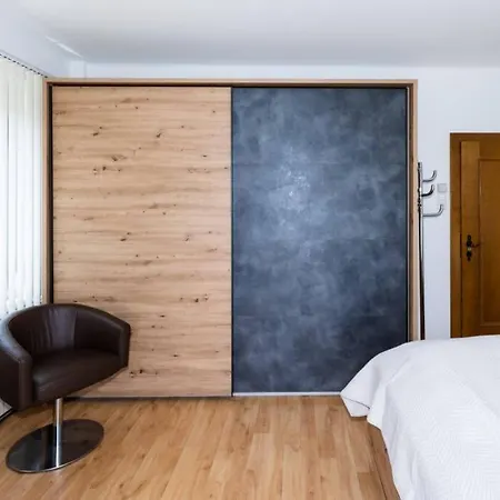 Schoenes Mit Garten Holiday home Portschach am Woerthersee